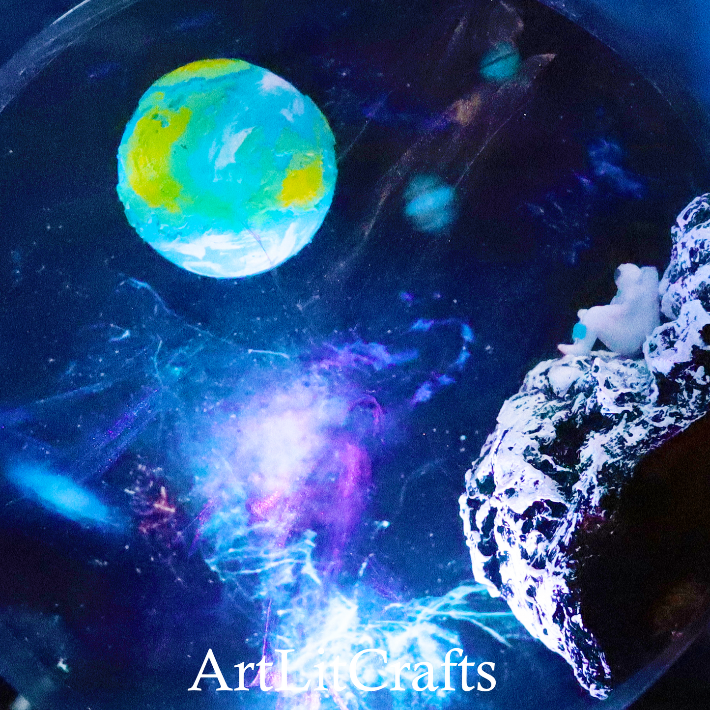 Epoxy Resin Astronaut Lamp – Space LED Light