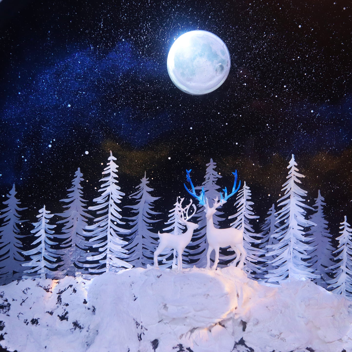 close up deer and forest epoxy resin lamp detail